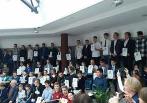 Wspólne zdjęcie z uroczystości rozdania nagród w Konkursie BÓBR w Auli Wydziału Matematyki i Informatyki UMK w Toruniu