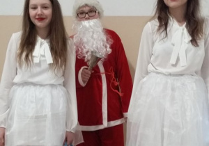Kasia_i_Wiktoria_wraz_z_Mikolajem