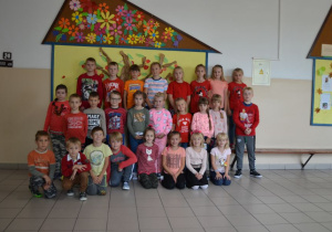 Powitanie jesieni przez uczniów klas I-III