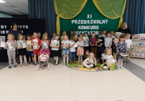Wszyscy uczestnicy konkursu.