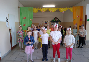 Przedstawienie teatralne "Idzie Wiosna"