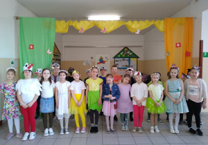 Przedstawienie teatralne "Idzie Wiosna"