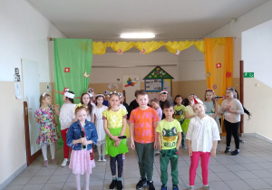 Przedstawienie teatralne "Idzie Wiosna"