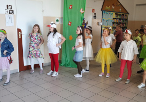 Przedstawienie teatralne "Idzie Wiosna"