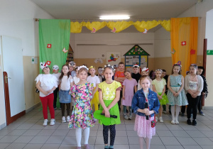 Przedstawienie teatralne "Idzie Wiosna"