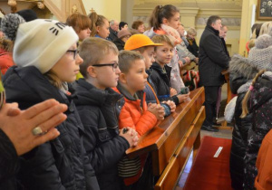 11_listopada-zuchy_na_mszy_sw._za_ojczyzne