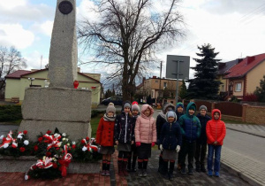 11_listopada_-_zuchy_przy_pomniku_Jozefa_Pilsudskiego