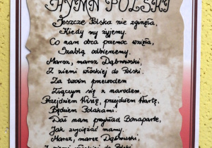 Szkoła do hymnu