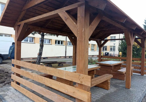 Klasa z drewna - ogród edukacyjno relaksacyjny