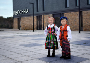 Julia i Ignaś w centrum Lubochni
