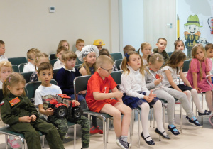 Przedszkolaki w oczekiwaniu na finał.