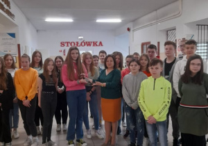 Symboliczny klucz do szkoły w posiadaniu SU