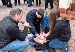 Automatyczny defibrylator zewnętrzny