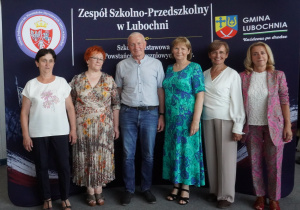 Uroczystość zakończenia szkoły przez klasy ósme